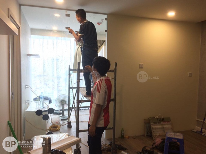 lắp cửa kính thủy lực nhà anh Chu Trường Trinh